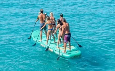 Découvrez le stand up paddle à Port Grimaud. Paddle rigide, paddle géant et balades dans le Golfe de Saint-Tropez.