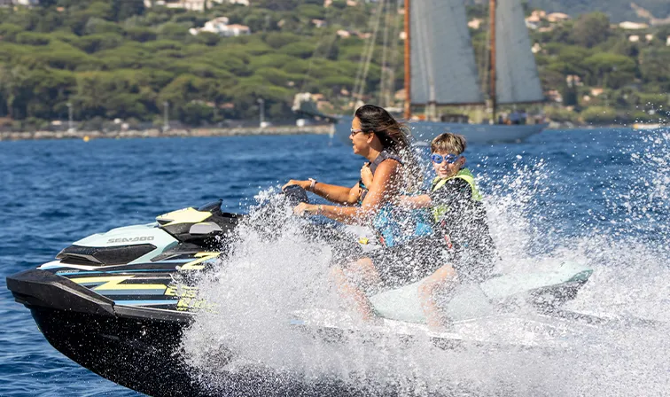 Partez en excursions Jet Ski à Port Grimaud. Randonnées encadrées Golfe de Saint-Tropez, Pampelonne et la Côte d’Azur.
