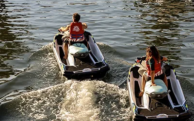 Partez en excursions Jet Ski à Port Grimaud. Randonnées encadrées Golfe de Saint-Tropez, Pampelonne et la Côte d’Azur.