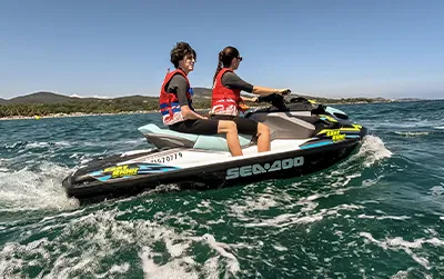 Partez en excursions Jet Ski à Port Grimaud. Randonnées encadrées Golfe de Saint-Tropez, Pampelonne et la Côte d’Azur.