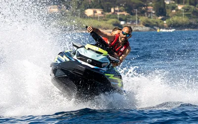 Partez en excursions Jet Ski à Port Grimaud. Randonnées encadrées Golfe de Saint-Tropez, Pampelonne et la Côte d’Azur.