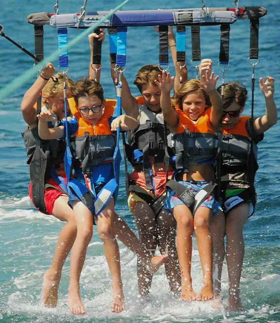 Le parachute ascensionnel avec Riviera Sailing & Watersports. Une expérience unique entre ciel et mer au-dessus du Golfe de Saint-Tropez